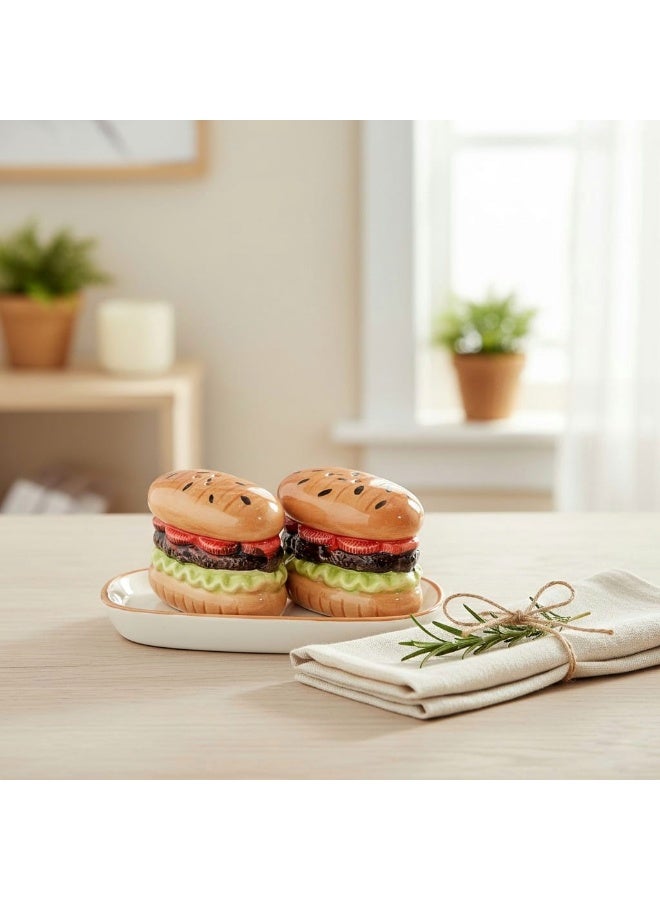 طقم أنيق من ثلاث قطع من البورسلين، يتضمن مرشات ملح وفلفل مع حامل، لإضفاء لمسة مصرية أنيقة على مطبخك وطاولة طعامك. - Image 1